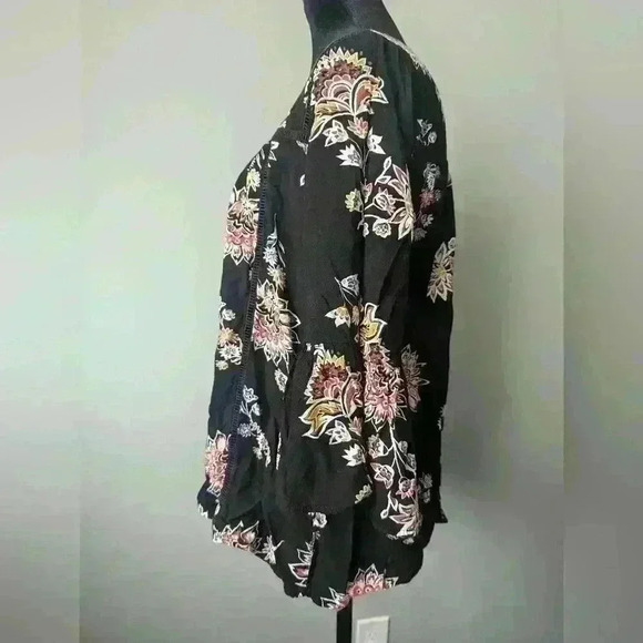Old Navy Black Floral Blouse Size M - Picture 3 of 8